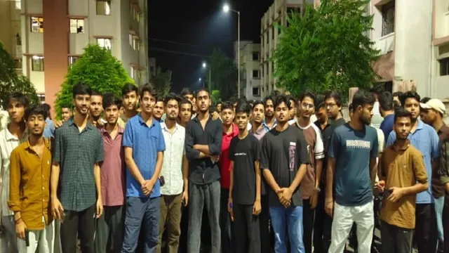Medininagar News: इंजीनियरिंग कॉलेज में खराब खाने को लेकर छात्रों का हंगामा, मेस से जब्त किए गए भोजन के सैंपल