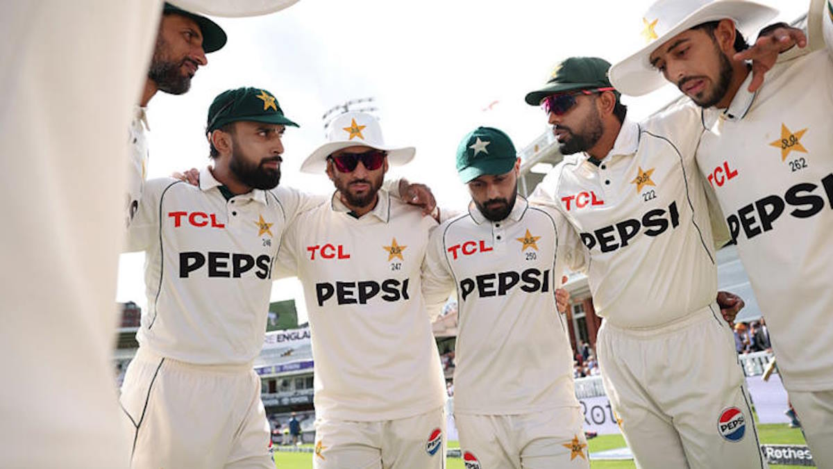 पाकिस्तान से चौंकाने वाली खबर: इंग्लैंड सीरीज के दौरान PCB ने खिलाड़ियों के फोन ‘कस्टडी’ में लिए