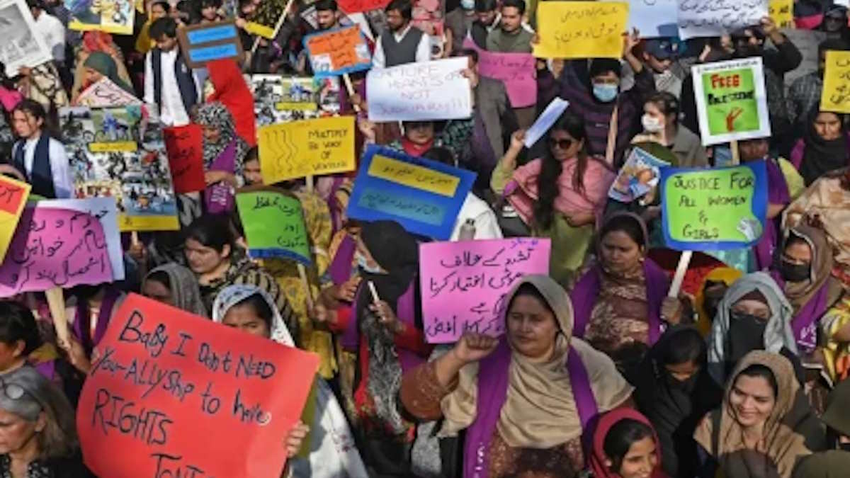 WEF जेंडर गैप इंडेक्स में पाकिस्तान नीचे से तीसरे स्थान पर, वर्कफोर्स में पुरुषों से काफी पीछे महिलाएं…
