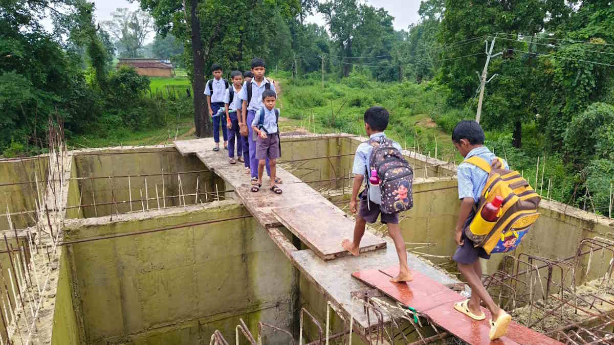 अधूरे पुल पर राष्ट्रीय मानवाधिकार आयोग ने लिया स्वत: संज्ञान, मुख्य सचिव को नोटिस भेजकर मांगा जवाब…
