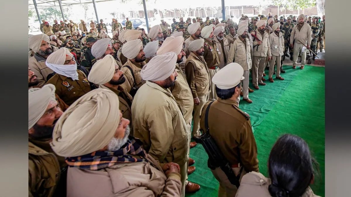 पंजाब में पुलिस वर्दी को लेकर छिड़ी बहस पर पुलिस का स्पष्टीकरण, कहा- सोशल मीडिया पर वायरल परामर्श फर्जी