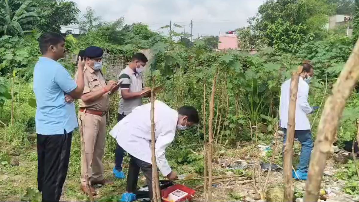 युवक की हत्या: सिर कुचलकर उतारा मौत के घाट, वारदात के पीछे जताई गई ये आशंका