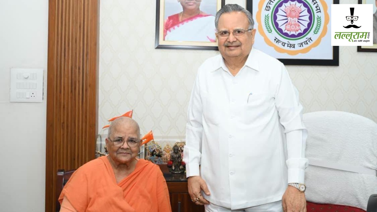 शिक्षक दिवस 2026 : डॉ. रमन सिंह ने केमिस्ट्री टीचर कुमुदनी का किया सम्मान, बोले- कठिन प्रश्नों को भी सरलता से समझाया