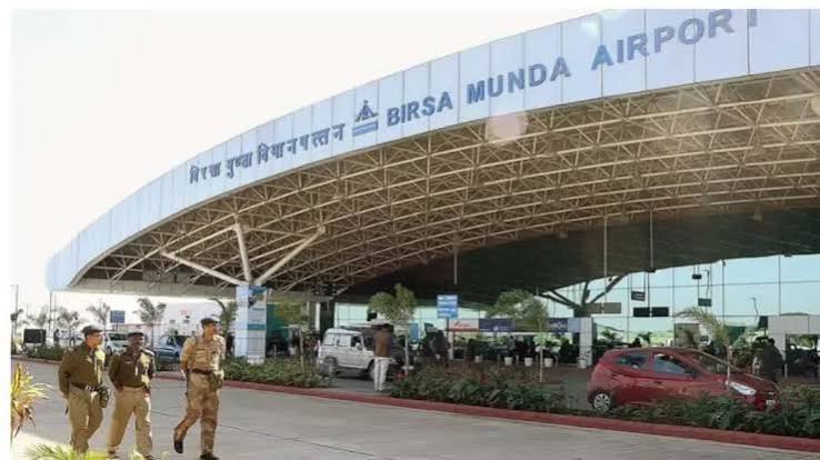 Ranchi Flight Diversion: खराब मौसम से रांची एयरपोर्ट पर फ्लाइट सेवाएं प्रभावित, कई विमान डायवर्ट, एक फ्लाइट रद्द