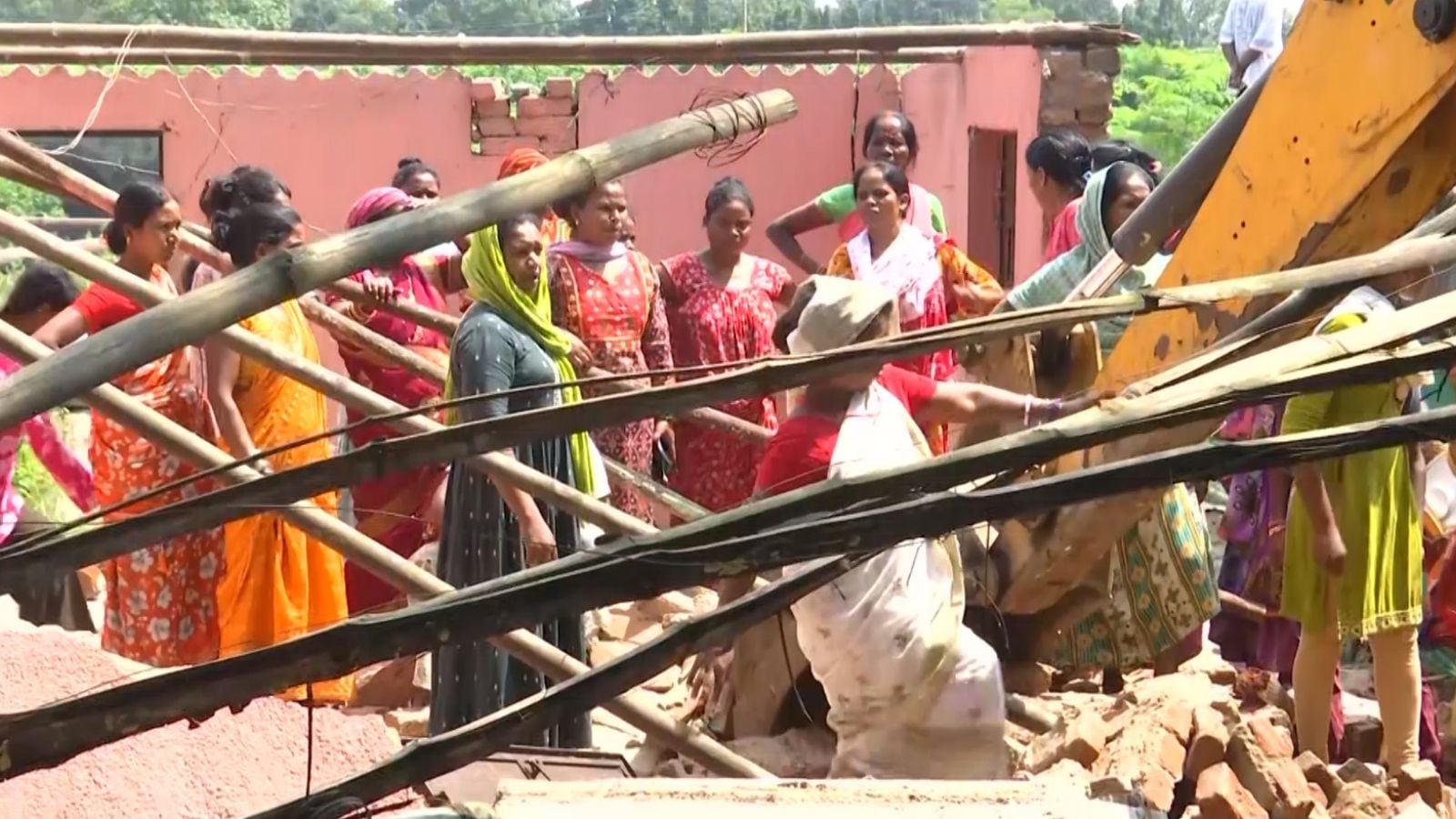 Ranchi Encroachment News: HEC बाईपास पर अतिक्रमण हटाने पहुंची टीम तो भड़के लोग, सड़क पर प्रदर्शन, पुलिस ने संभाला मोर्चा