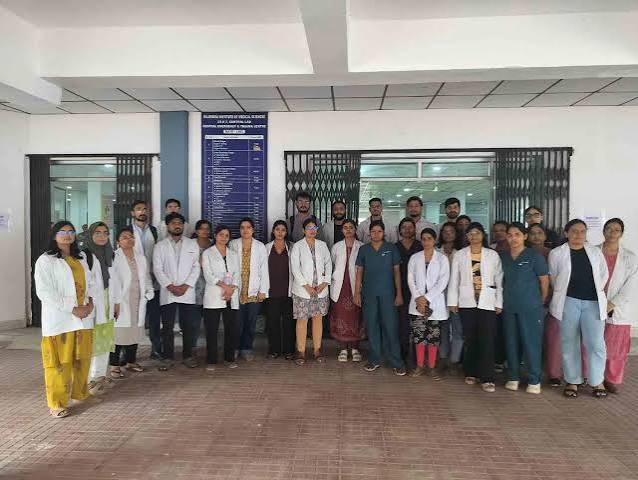 RIMS Dental College Strike: स्टाइपेंड नहीं मिला तो इंटर्न छात्रों ने बंद किया काम, मरीजों की बढ़ी परेशानी,प्रबंधन ने बताई वजह