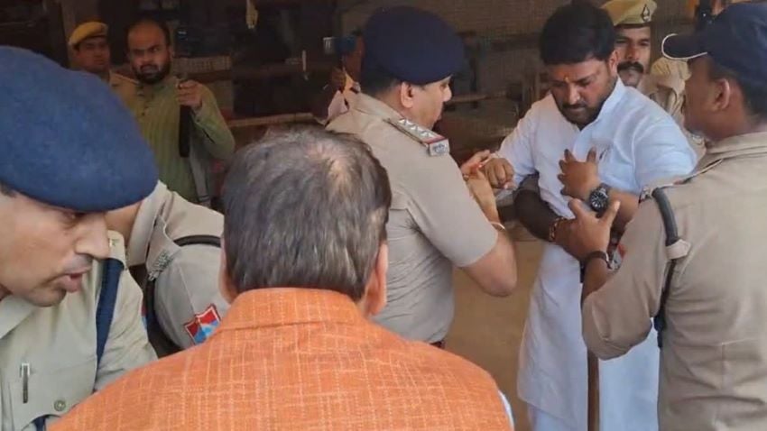 नेताओं का ‘दंगल’: किच्छा में कांग्रेस विधायक और पूर्व BJP MLA के बीच झड़प, माहौल हुआ तनावपूर्ण