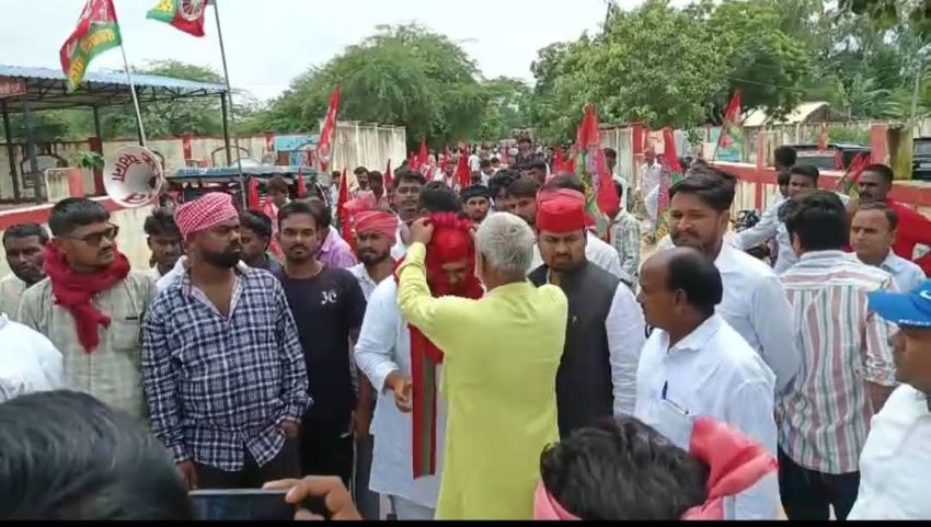 सलोन में सपा का प्रचंड शक्ति प्रदर्शन: पैडल पर पैर और 2027 पर निशाना, वीरेंद्र यादव बोले- ‘अबकी बार बदलाव तय’