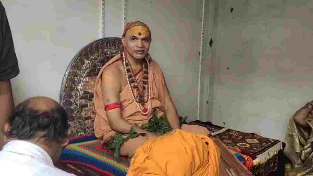 संत प्रेमानंद के शिष्य की मौत पर घमासान, शंकराचार्य अविमुक्तेश्वरानंद ने उठाई जांच की मांग