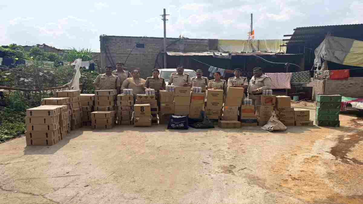 इंदौर में बंद मकान के अंदर मिला अवैध शराब का ‘जखीरा’! 5.50 लाख की 792 बल्क लीटर मदिरा बरामद, सागर कांड के बाद एक्शन में प्रशासन 