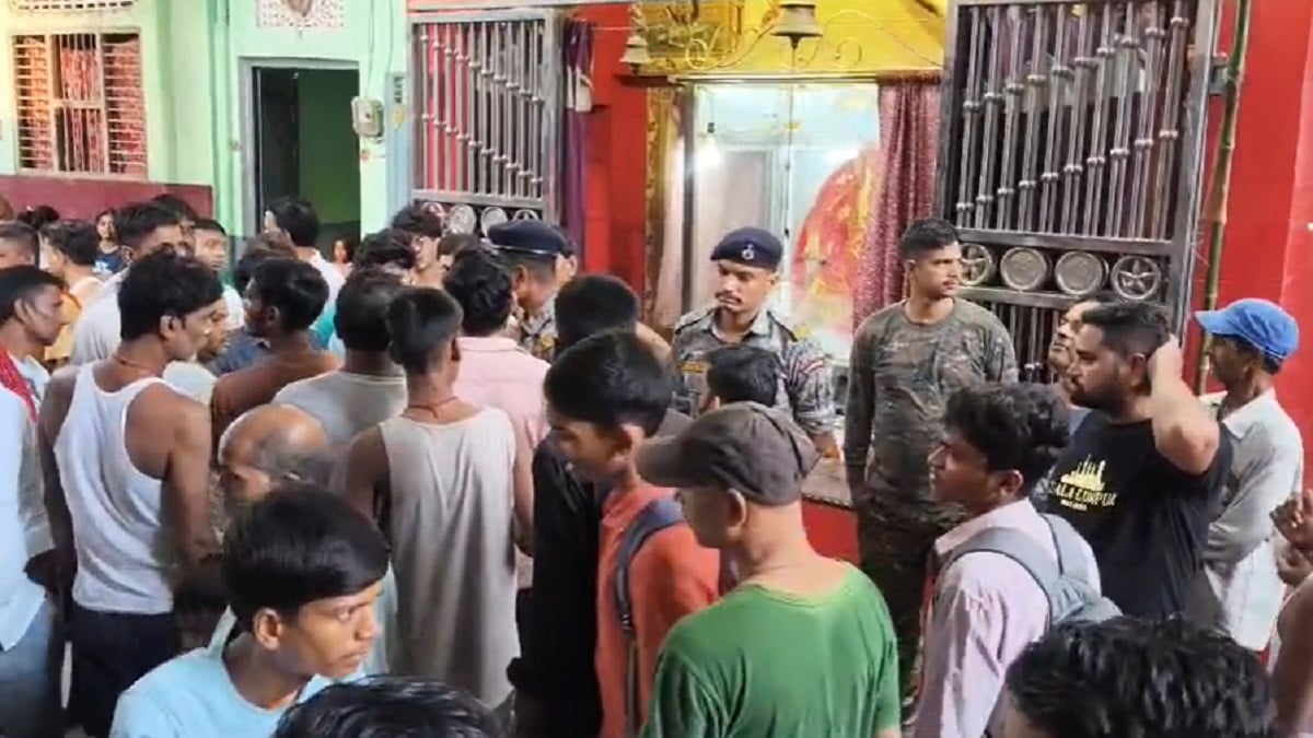 कैमूर: नवरात्रि से पहले दुर्गा मंदिर में बड़ी चोरी, 15 लाख के सोने-चांदी के गहने ले उड़े चोर
