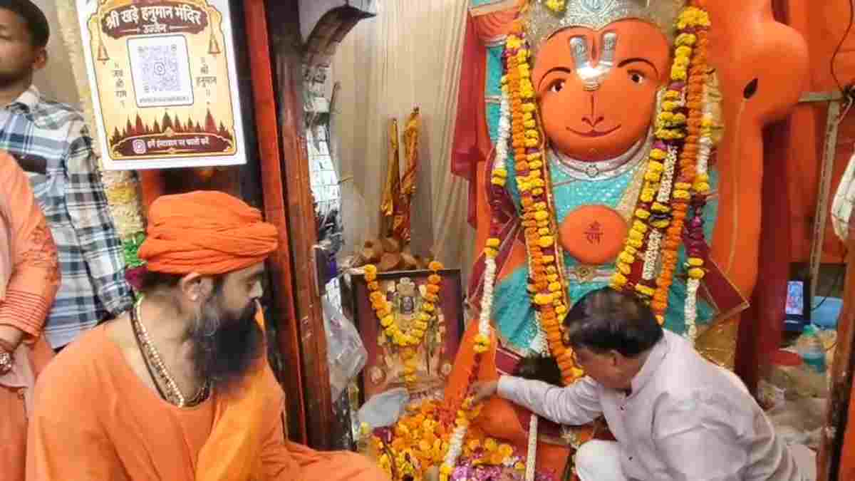 खड़े हनुमान मंदिर पर लगा भक्तों का तांता: मुस्लिमों से हनुमान चालीसा का पाठ करवाने वाले चमत्कारिक संत ने किए दर्शन, जानिए क्या कहा?