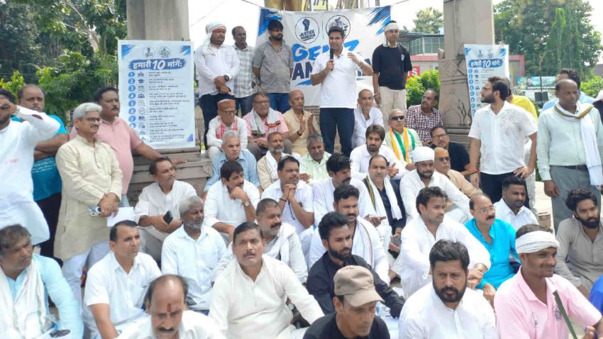बनारस में थमी ‘जस्टिस मोर्चा’ की साइकिल यात्रा: शिक्षा और रोजगार के मुद्दे पर कांग्रेस का खुला समर्थन, बड़ा आंदोलन छेड़ने का ऐलान