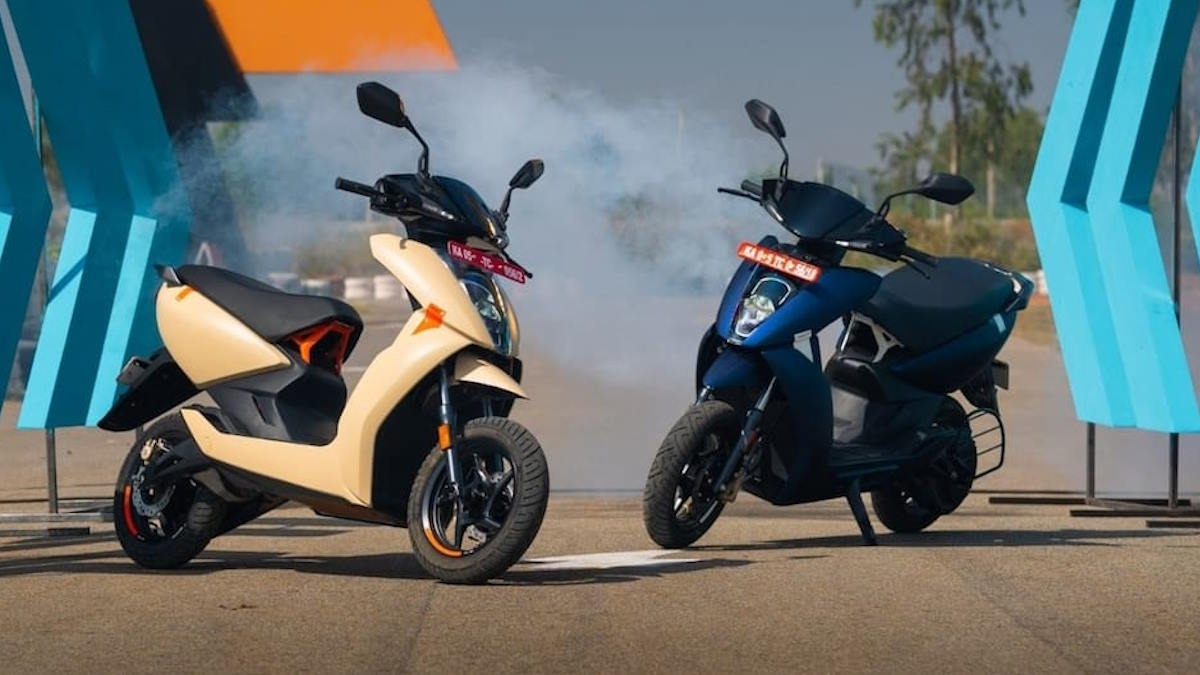 Two-wheeler EV मार्केट में बड़ा उछाल: TVS और Bajaj का दबदबा कायम, जानें कौन पड़ा किस पर भारी…