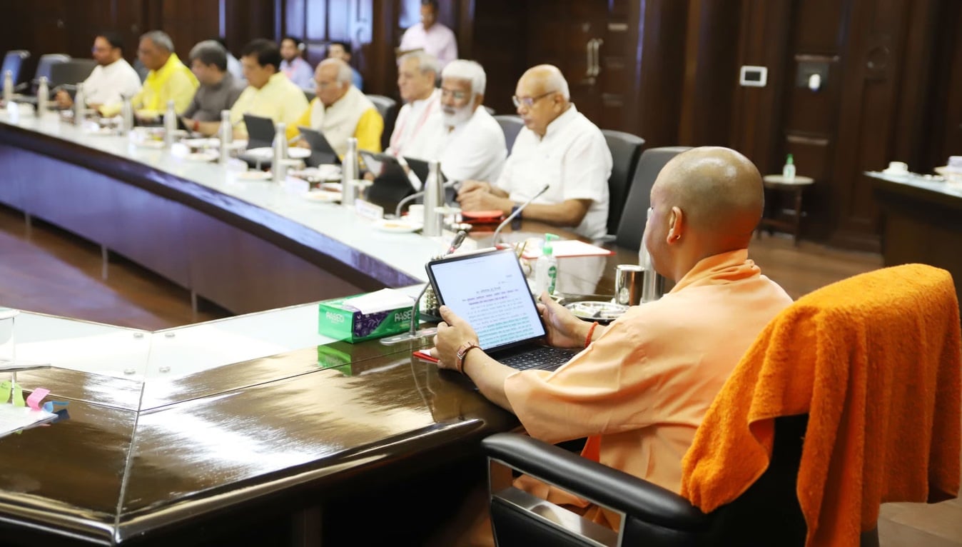 UP Cabinet Meeting: इलाज की टेंशन होगी खत्म! मंगलवार को योगी कैबिनेट ले सकती है PRD जवानों के हक में बड़ा फैसला