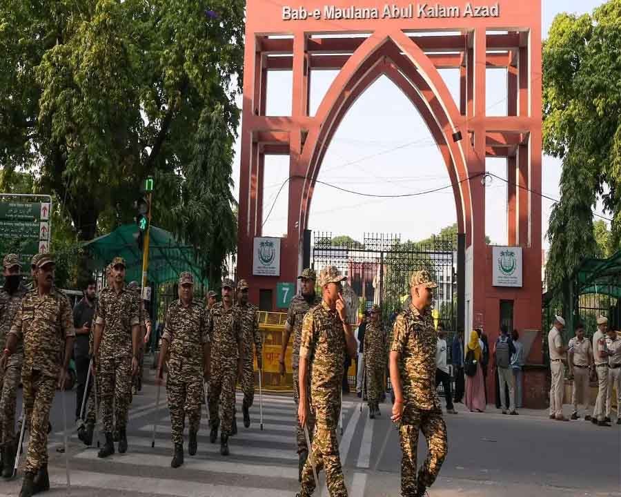 जामिया कैंपस में भारी सुरक्षा, ऑनलाइन मोड में चलेंगी कक्षाएँ, चप्पे-चप्पे पर पुलिस और CAPF तैनात