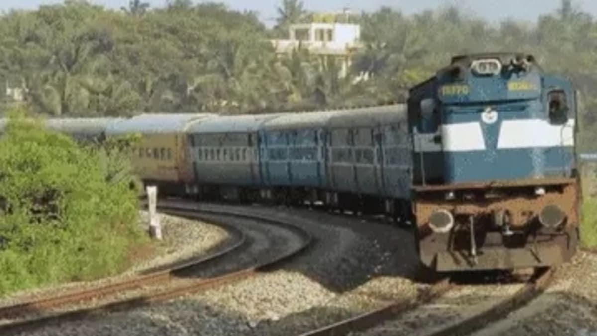 दिवाली-छठ पर बिहार जाने वालों के लिए राहत, रेलवे चलाएगा वंदे भारत समेत स्पेशल ट्रेनें
