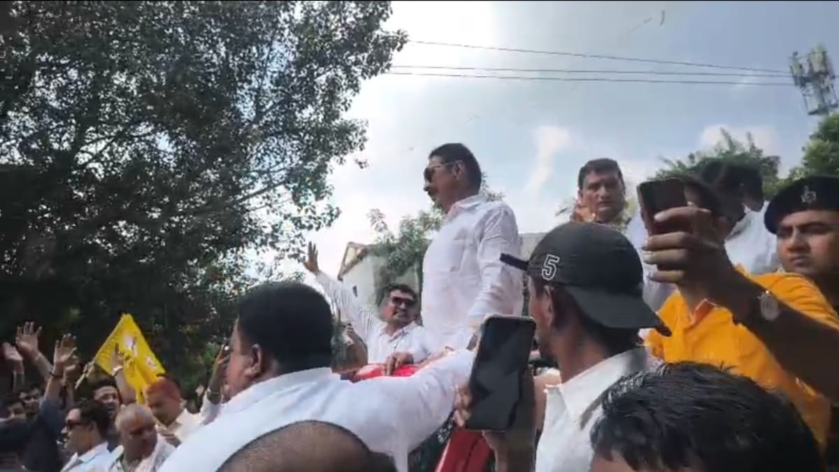 जनसुराज के उम्मीदवार अनुज सिंह के समर्थन में उतरे अनंत सिंह, जेडीयू उम्मीदवार नीरज कुमार पर साधा निशाना