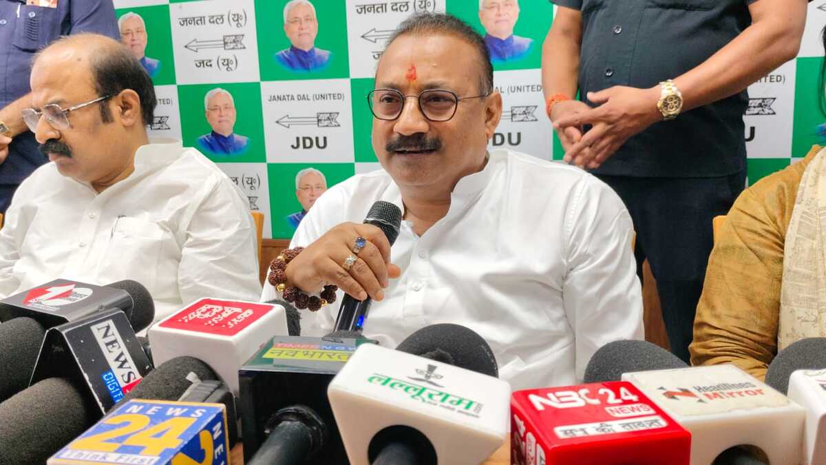 विकास पुरुष नीतीश कुमार पर बयानबाजी बर्दाश्त नहीं, मंत्री अशोक चौधरी ने सोनिया गांधी को घेरा