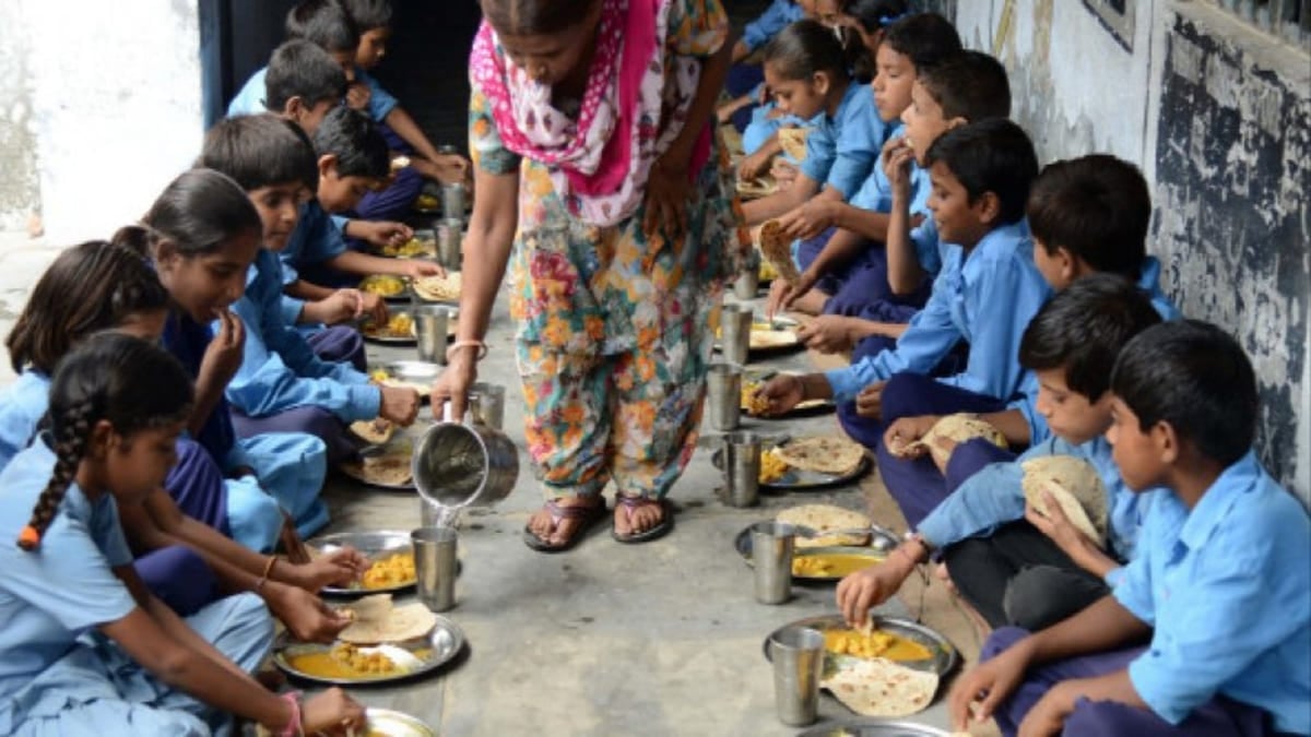 स्कूलों में कमर्शियल की जगह अब घरेलू एलपीजी सिलेंडर से पकेगा मिड-डे मील