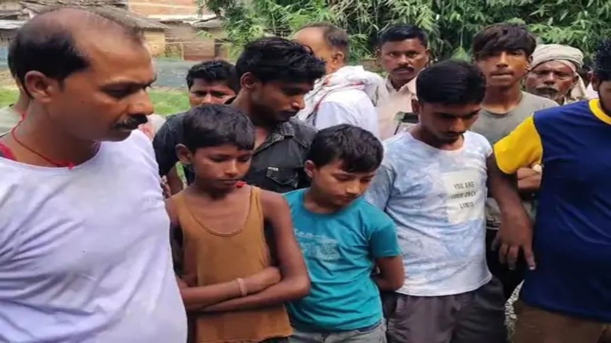 बगीचे में फंदे से लटका मिला वृद्ध का शव, जांच में जुटी फॉरेंसिक टीम