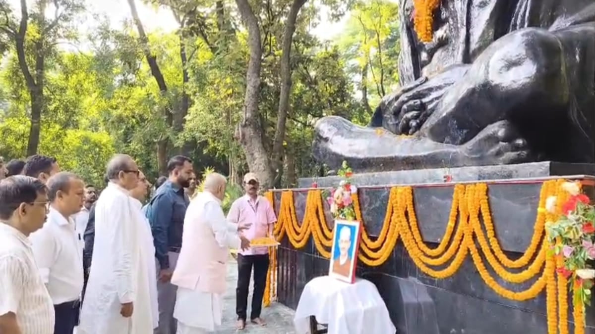बापू की शरण में मोतिहारी पहुंचे मंत्री श्रवण कुमार, सियासी भूचाल के बीच अनंत सिंह के बागी तेवर पर तोड़ी चुप्पी!