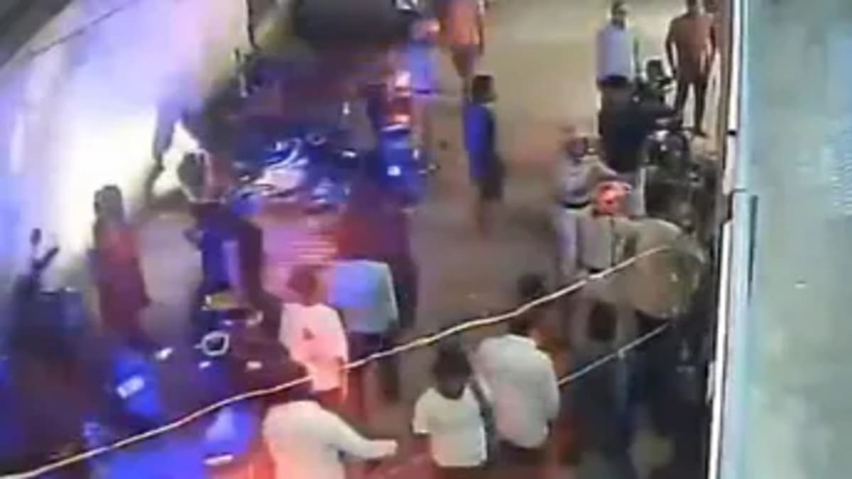 ड्यूटी पर तैनात महिला पुलिसकर्मी पर युवक ने बरसाए थप्पड़, सीसीटीवी में कैद हुई घिनौनी करतूत