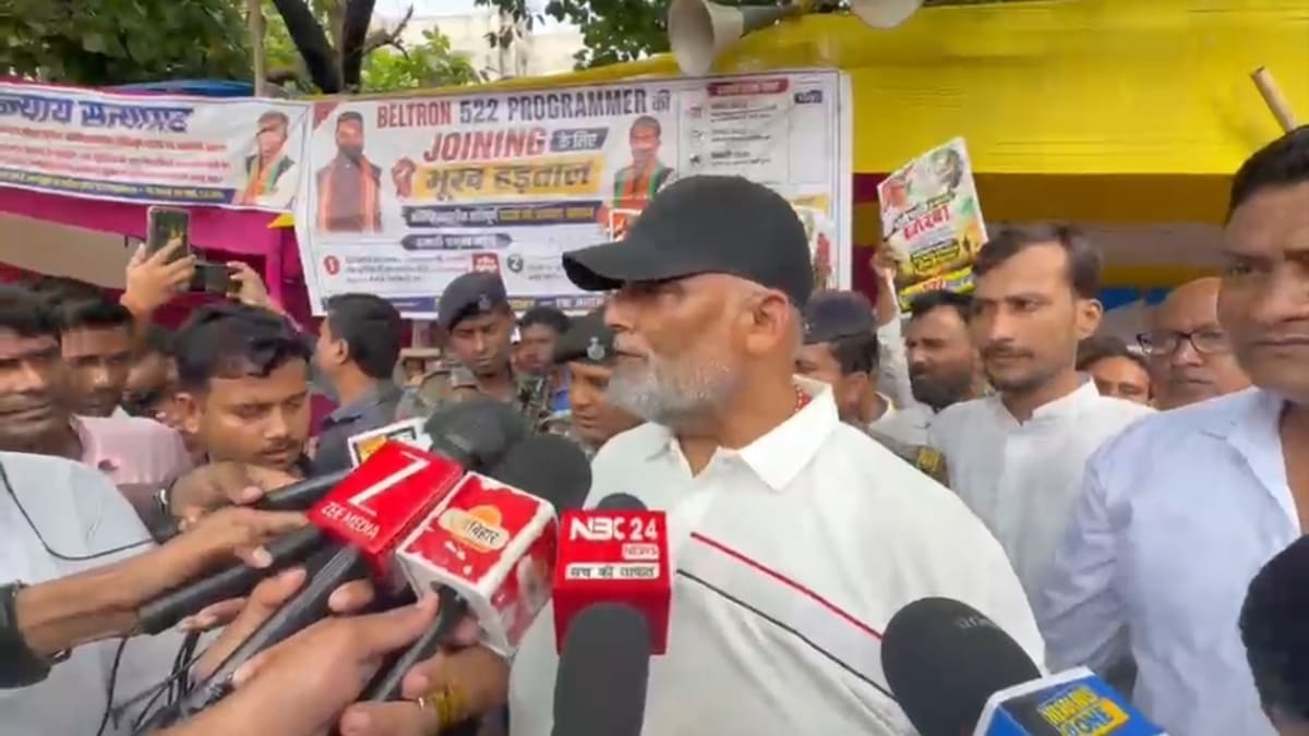 चुल्लू भर पानी में डूब मरे सरकार… गर्दनीबाग में शिक्षा सेवकों के धरने पर पहुंचे सांसद पप्पू यादव का फूटा गुस्सा