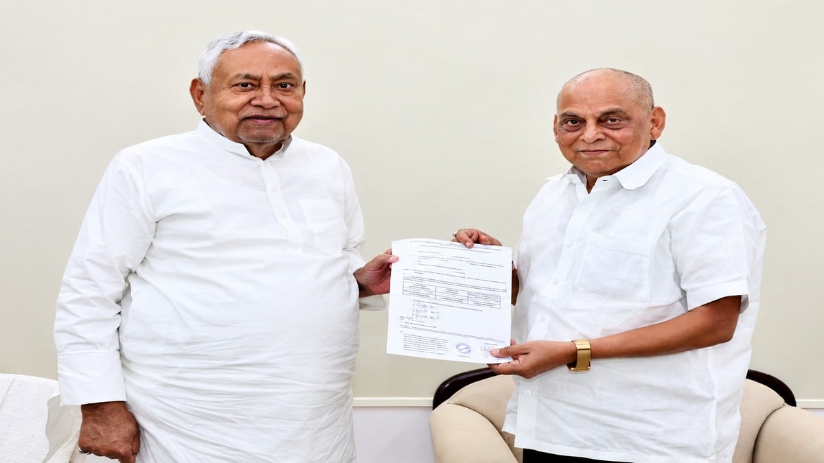 पूर्व मुख्यमंत्री नीतीश कुमार ने नीरज कुमार को सौंपी पटना स्नातक निर्वाचन क्षेत्र की कमान