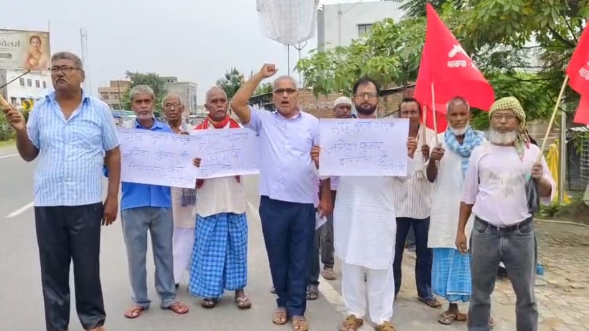 सुगौली में भाकपा-माले का प्रदर्शन, वोट चोरी के आरोपों के बीच चुनाव आयोग पर साधा निशाना