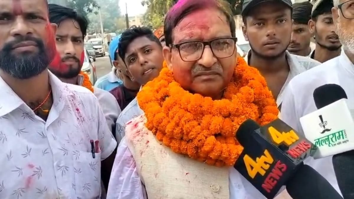 अशोक कुमार पांडेय ने दाखिल किया निर्दलीय पर्चा, बोले- शिक्षित वर्ग इस बार बदलाव के मूड में