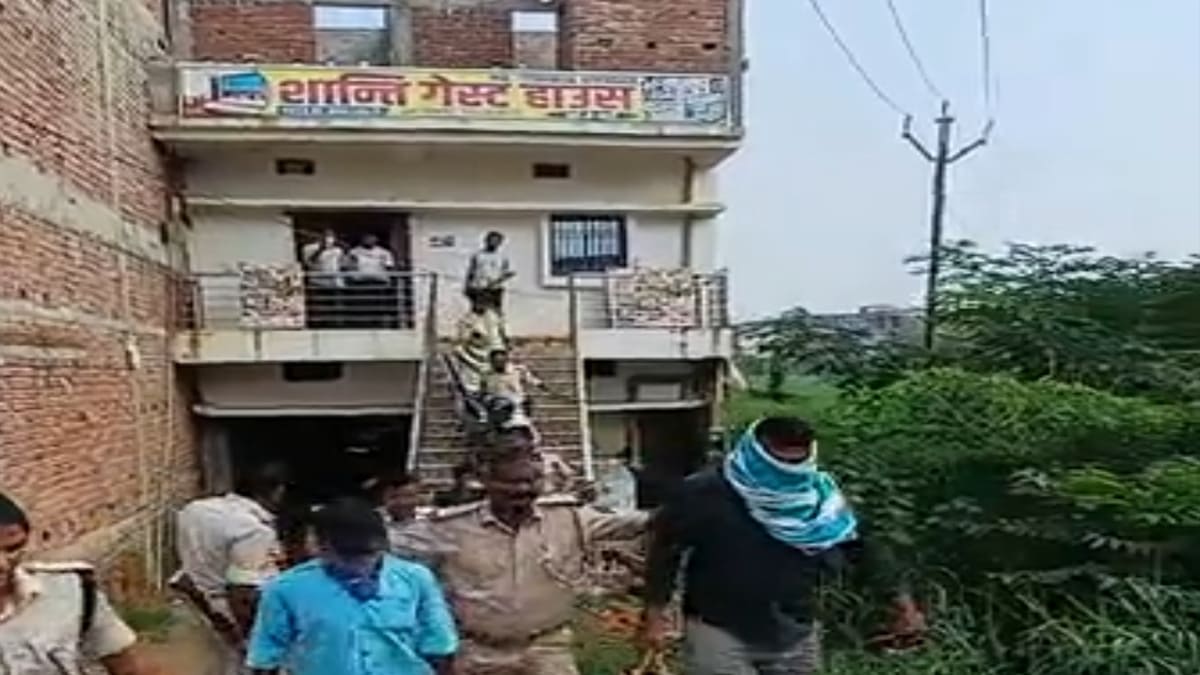 पटना के गेस्ट हाउस में पुलिस का छापा, आपत्तिजनक हालत में मिले 9 युवतियां और 6 युवक