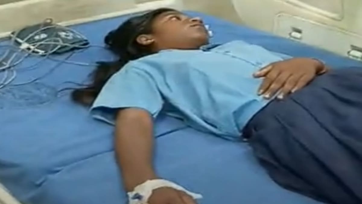 मोकामा के स्कूल में बड़ा हादसा, क्लासरूम में गिरा छत का पंखा, तीन छात्राएं घायल