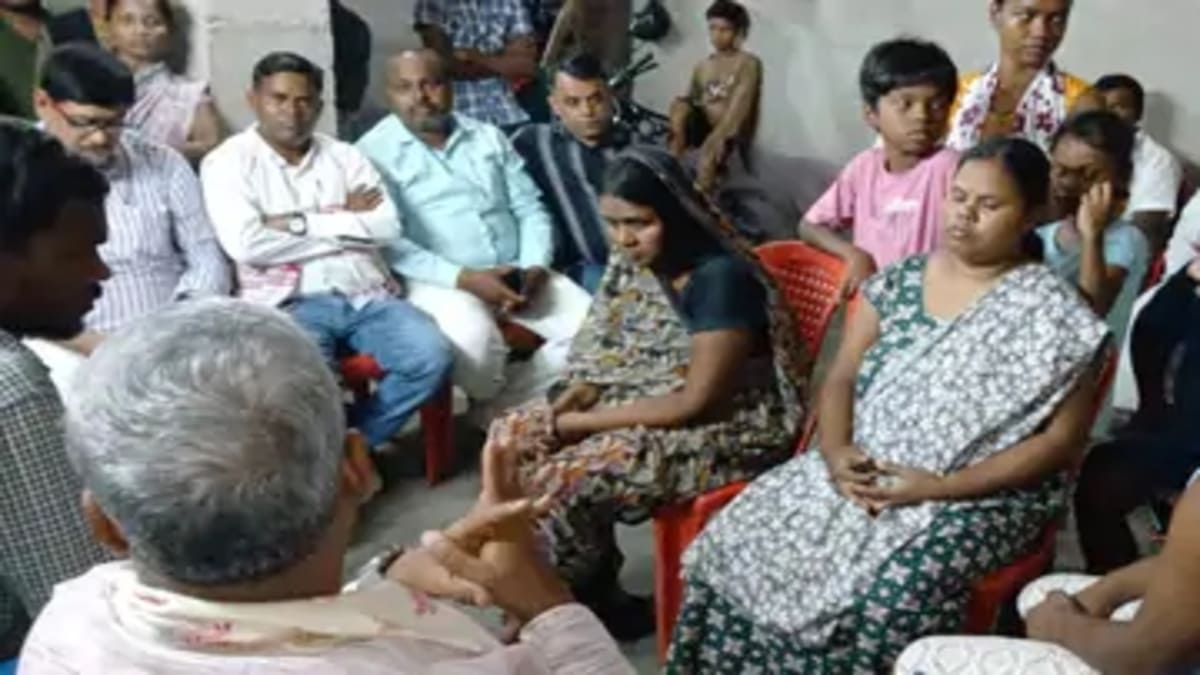 गयाजी में शंकर मांझी हत्याकांड, मंत्री संतोष सुमन ने पीड़ित परिवार से मिलकर दिया न्याय का भरोसा
