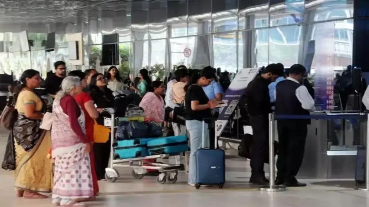 छठ पूजा पर परदेसियों के लिए बिहार लौटना हुआ बेहद मुश्किल, ट्रेनें फुल, फ्लाइट का किराया तीन गुना महंगा