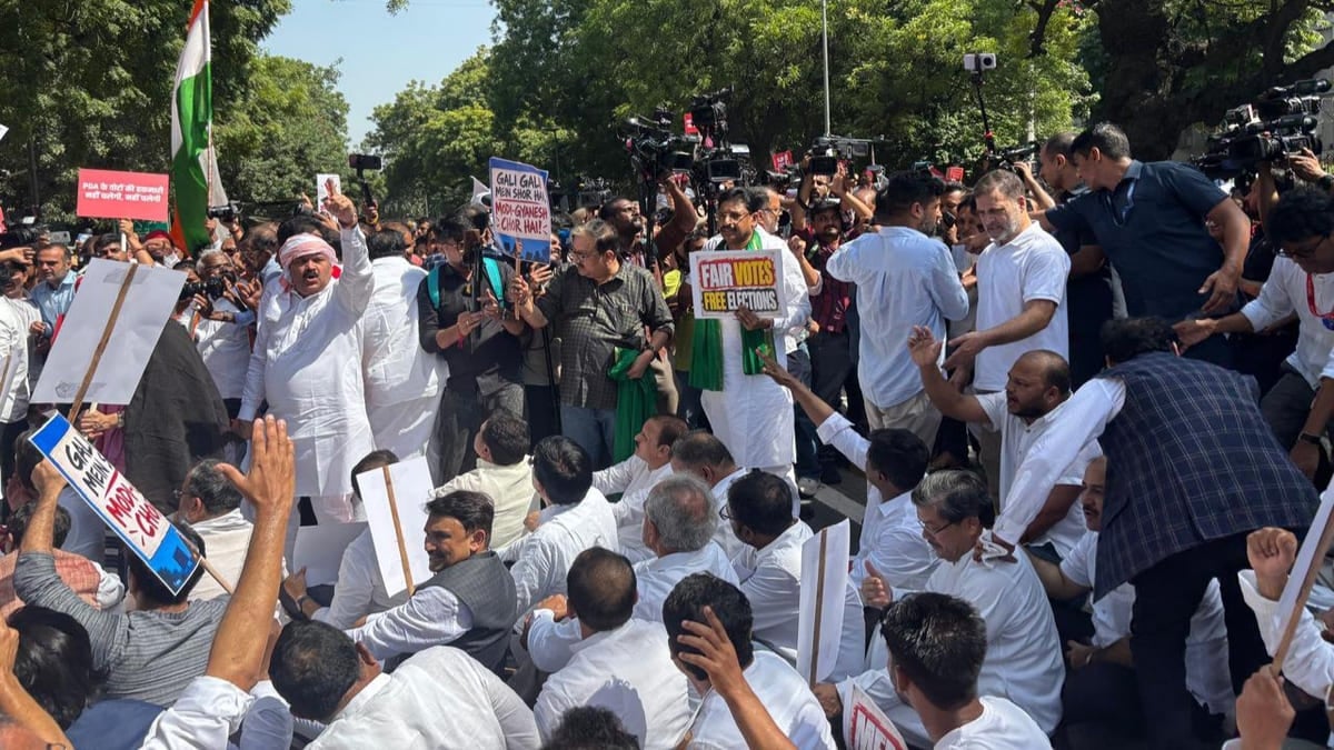 बिहार में सियासी घमासान तेज: SIR और वोट चोरी के मुद्दों पर चुनाव आयोग के खिलाफ सड़क पर उतरेंगे नेता-कार्यकर्ता