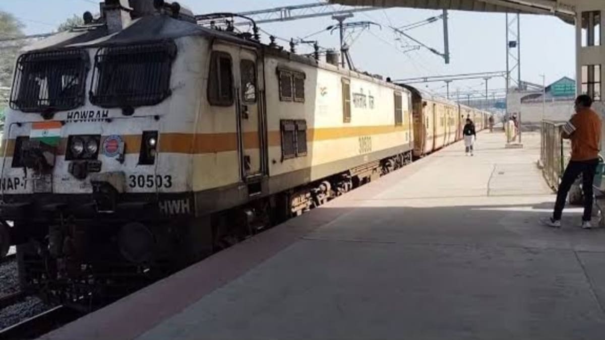 ​छठ के बाद घर वापसी होगी आसान! सियालदह-सीतामढ़ी स्पेशल ट्रेन का ऐलान, झाझा में रुकेगी गाड़ी