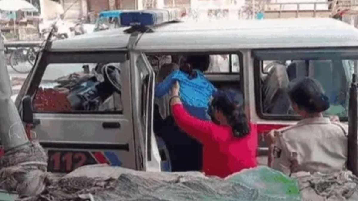मुजफ्फरपुर में बड़ा हादसा, स्कूल की छत पर करंट लगने से छात्राएं झुलसीं, एक की हालत गंभीर