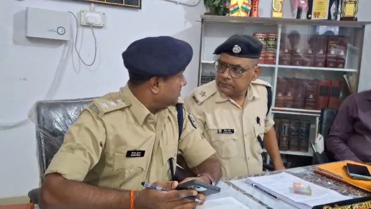 जमीन कब्जा करने आए शातिर बदमाश लोडेड पिस्तौल के साथ गिरफ्तार, एक नाबालिग भी दबोचा