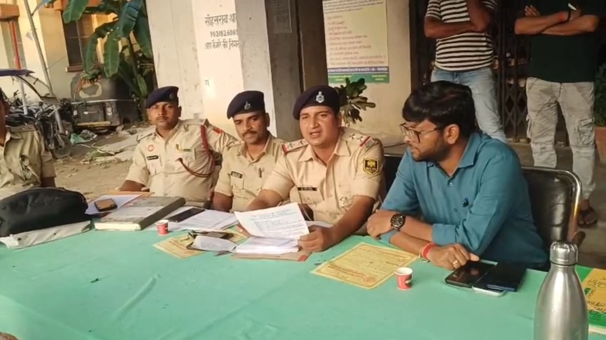 दुर्गा पूजा को लेकर प्रशासन सख्त, शांति समिति की बैठक में सुरक्षा और नियमों पर मंथन, डीजे पर पूर्ण प्रतिबंध