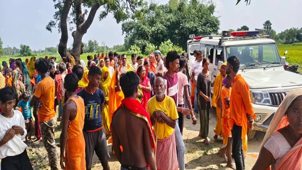 अंग्रेजों के जमाने का पुल ढहने से मलबे में दबकर 1 की मौत, 4 जिंदगी और मौत से जूझ रहे, रेस्क्यू टीम भी आई चपेट में