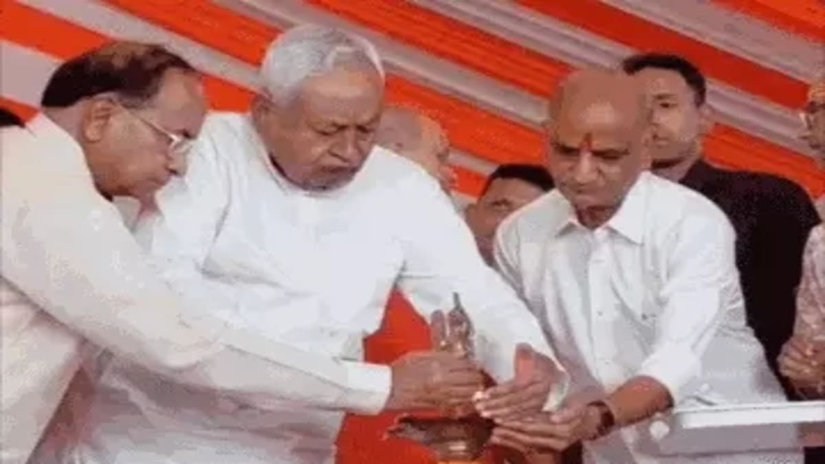 बिहार के राम के नारों से गूंजा गांधी मैदान, गांधी मैदान में रामलीला शुरू, नीतीश कुमार ने किया उद्घाटन