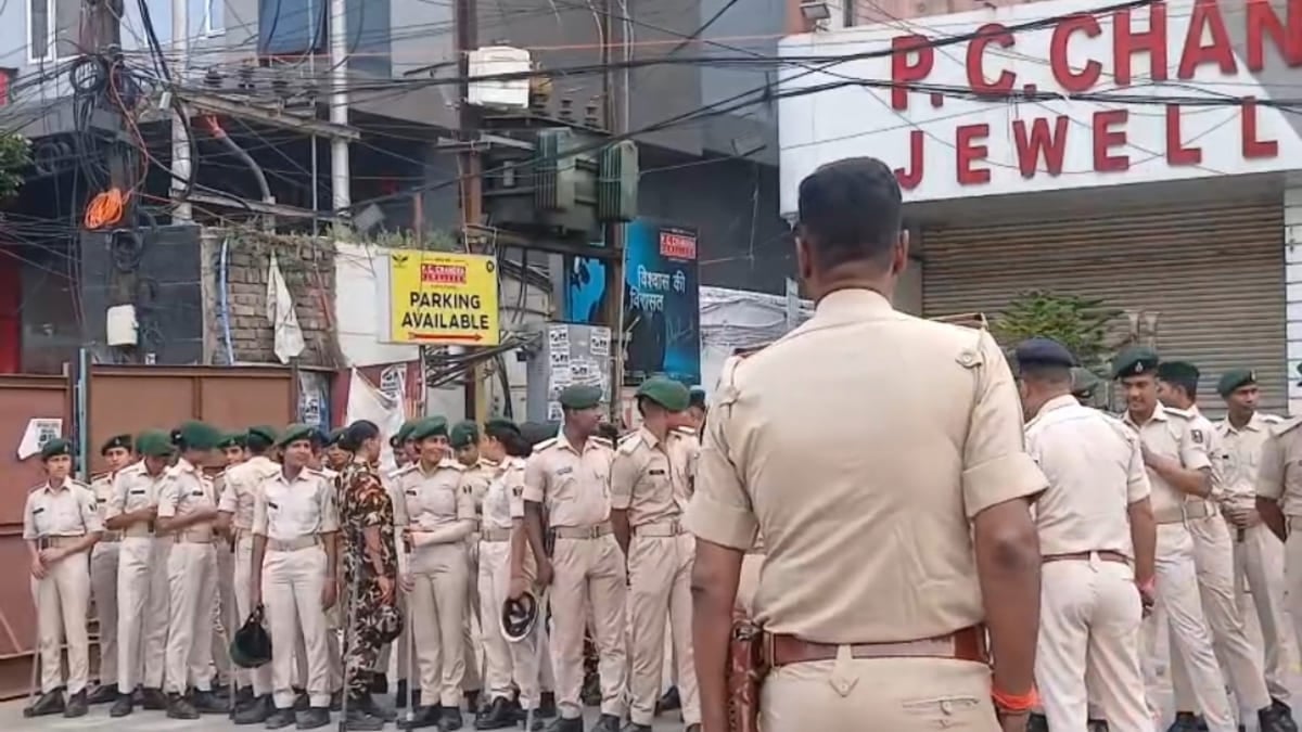 पटना में प्रदर्शन को लेकर पुलिस अलर्ट, केपी गोलंबर समेत कई जगह कड़ी बैरिकेडिंग