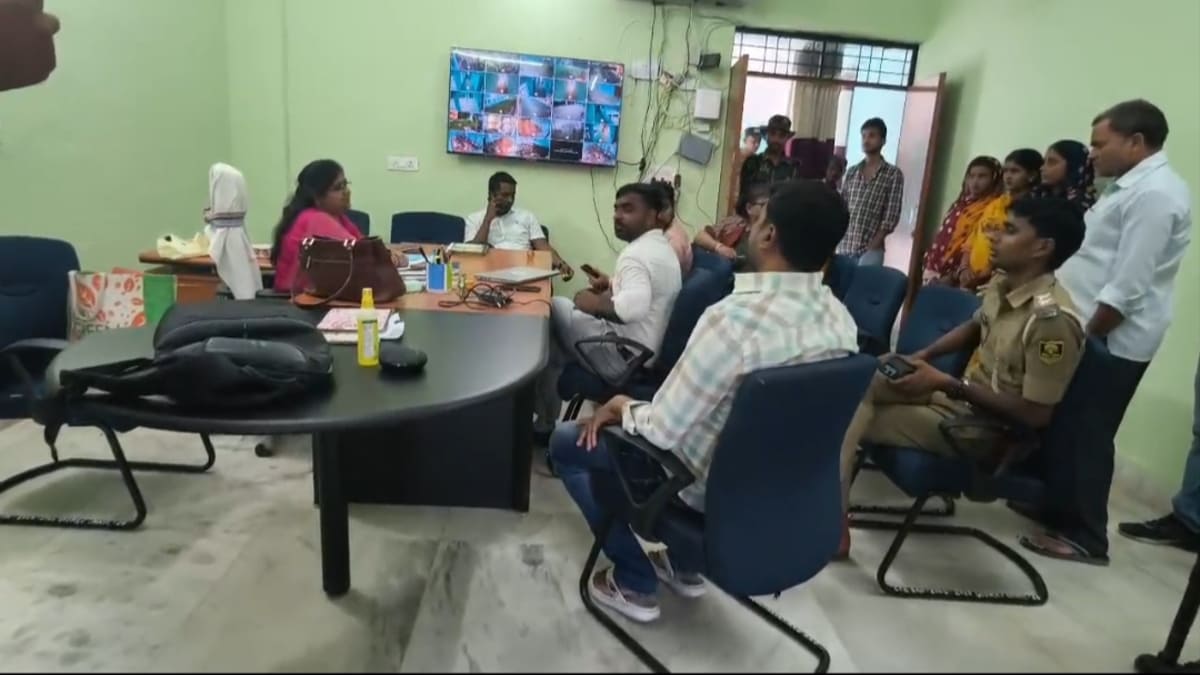 ​सहरसा टीचर ट्रेनिंग कॉलेज में बकाया मानदेय को लेकर सफाईकर्मियों का प्रदर्शन, 48 घंटे का अल्टीमेटम