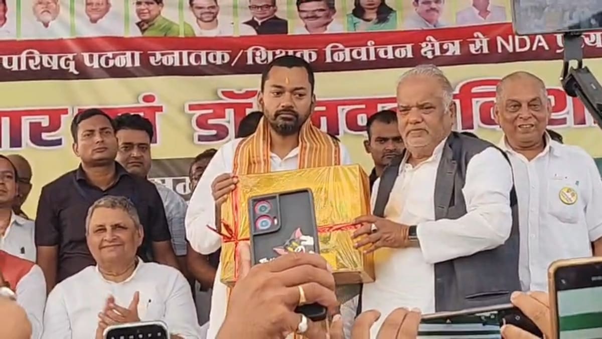 MLC चुनाव: स्वास्थ्य मंत्री निशांत कुमार ने संभाली कमान, नीरज कुमार के पक्ष में झोंकी ताकत