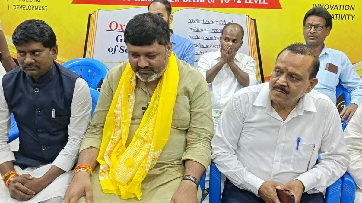 जन सुराज के MLC प्रत्याशी पहुंचे जमुई, कोसी स्नातक सीट से ठोका ताल, घोषित किए 7 संकल्प