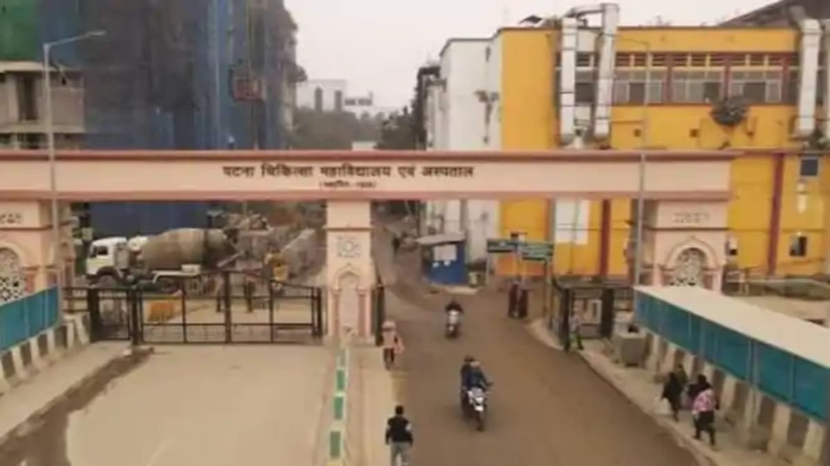 PMCH में चार महीने से वेतन नहीं मिलने पर फूटा ट्रॉली कर्मियों का गुस्सा, चार घंटे ठप रही सेवाएं