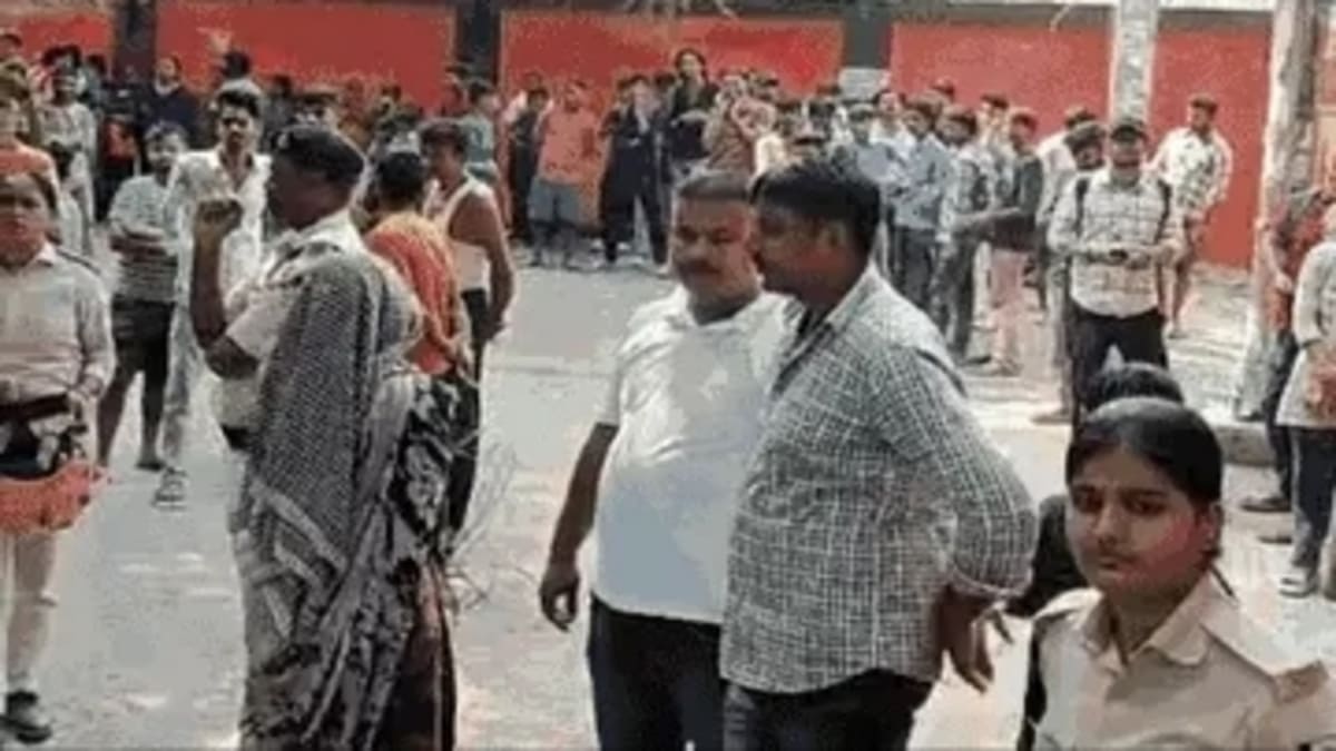 सुनसान मकान से युवक का शव बरामद, चेहरा क्षत-विक्षत, नशे की सिरिंज मौके पर बरामद