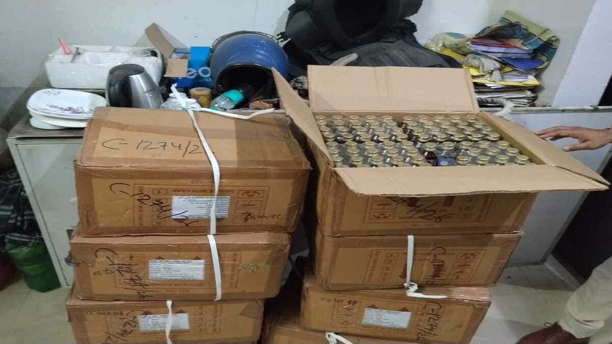 ​सहरसा बाईपास पर पुलिस का छापा, 1280 बोतल कोडीन सिरप बरामद, दो आरोपी गिरफ्तार!