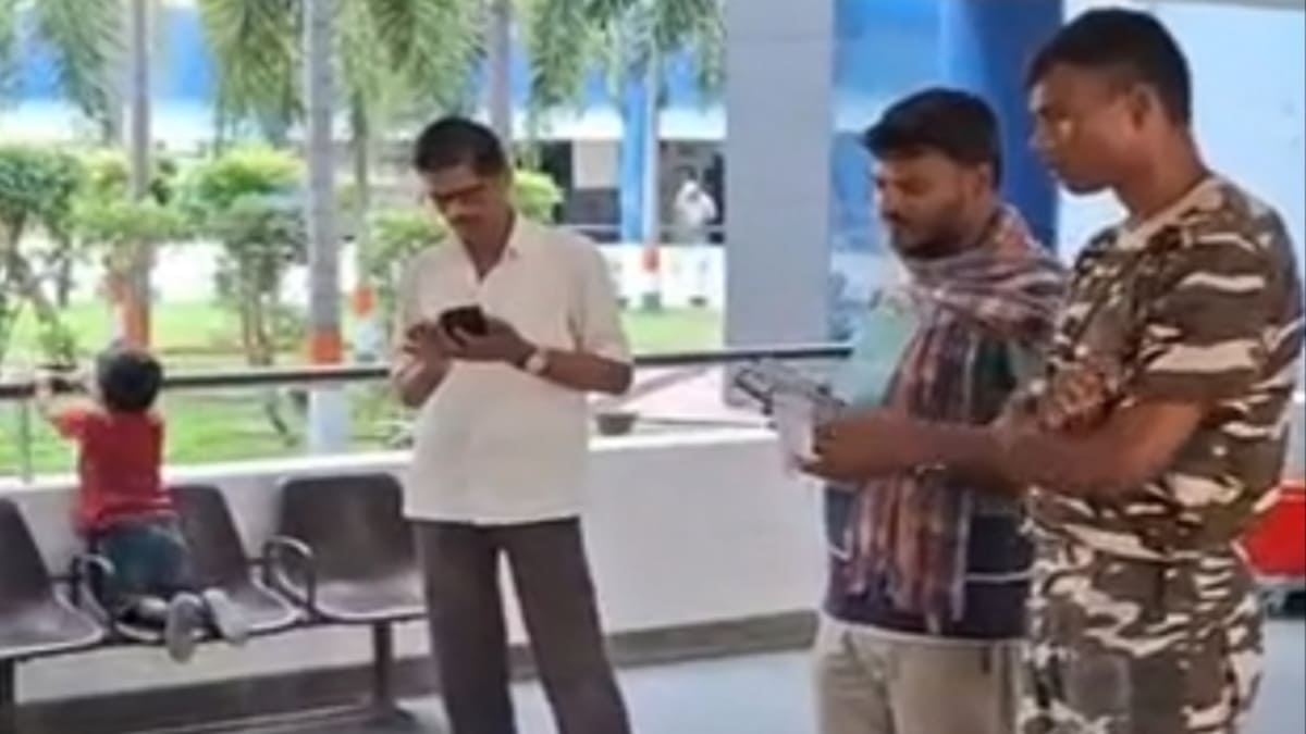 ट्रैक्टर की टक्कर से रिटायर्ड होमगार्ड जवान की मौत, पत्नी की हालत नाजुक, अस्पताल में चल रहा है इलाज